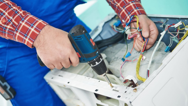 Çankaya Daikin Daikin çamaşır makinesi kart tamiri – Su almama arızası orijinal parça ile giderildi. - Teknik servis örneği